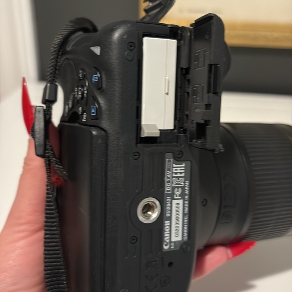 Canon EOS rebel T5i everything seem with box included - Picture 9 of 11